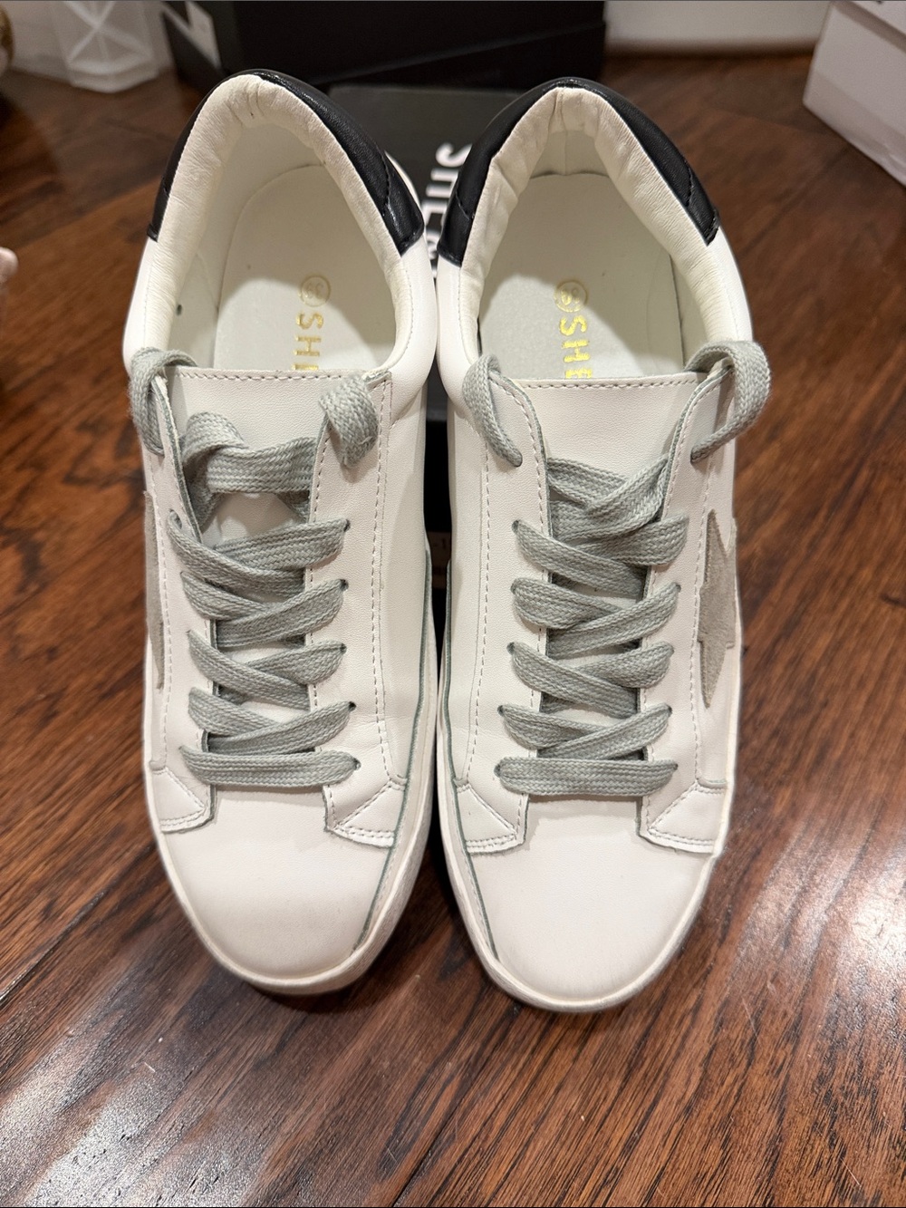 Ladies White Low-Top Sneakers with Gray Laces and side star